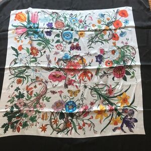 NWT Gucci Floral Silk Scarf Black Border Snakes Insects V Accornero